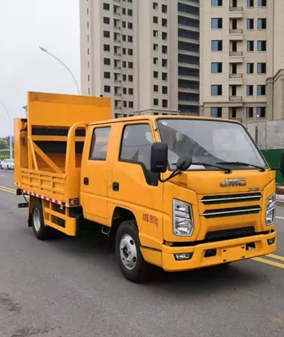 養(yǎng)護(hù)車(chē)行車(chē)過(guò)程.jpg